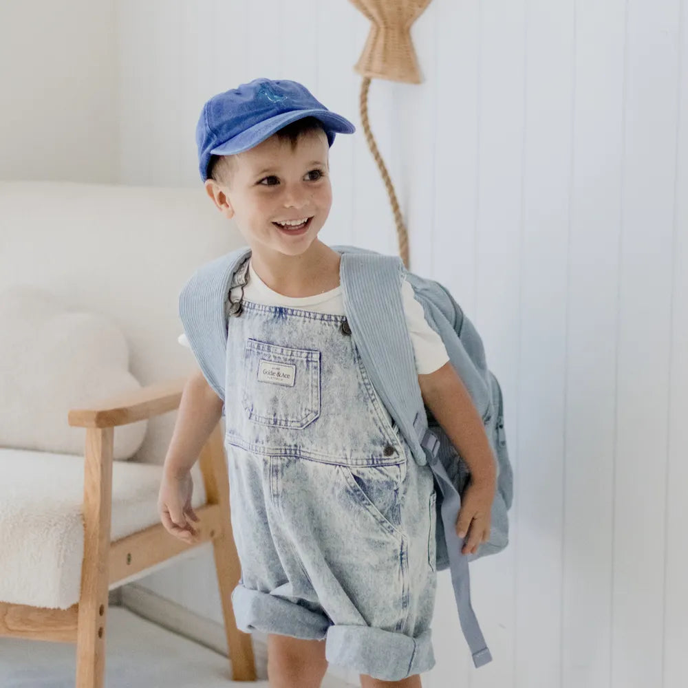 Personalised toddler backpack in corduroy – blue color. Child wearing custom name daycare backpack