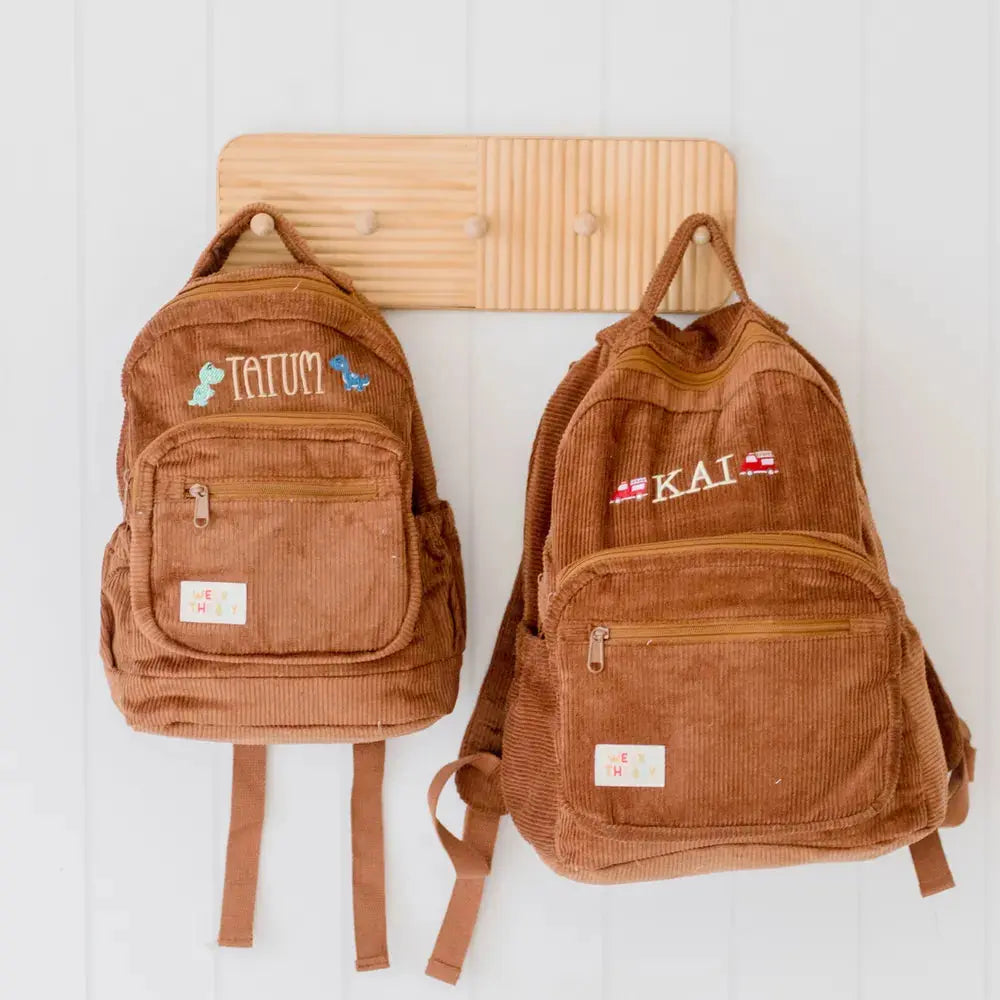 Personalised toddler backpack in corduroy – brown color. Child wearing custom name daycare backpack
